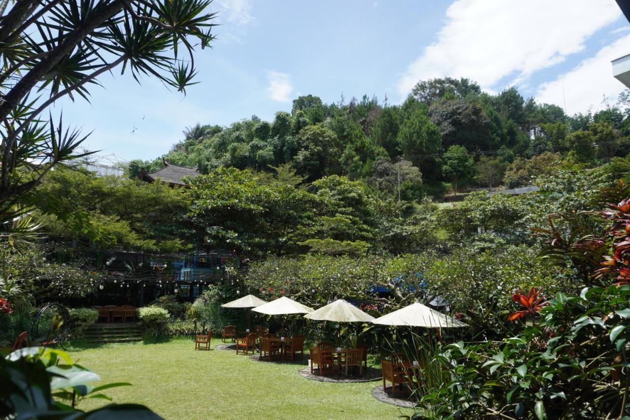 Rumah Stroberi Organic Farm & Family Lodge Лембанг Экстерьер фото