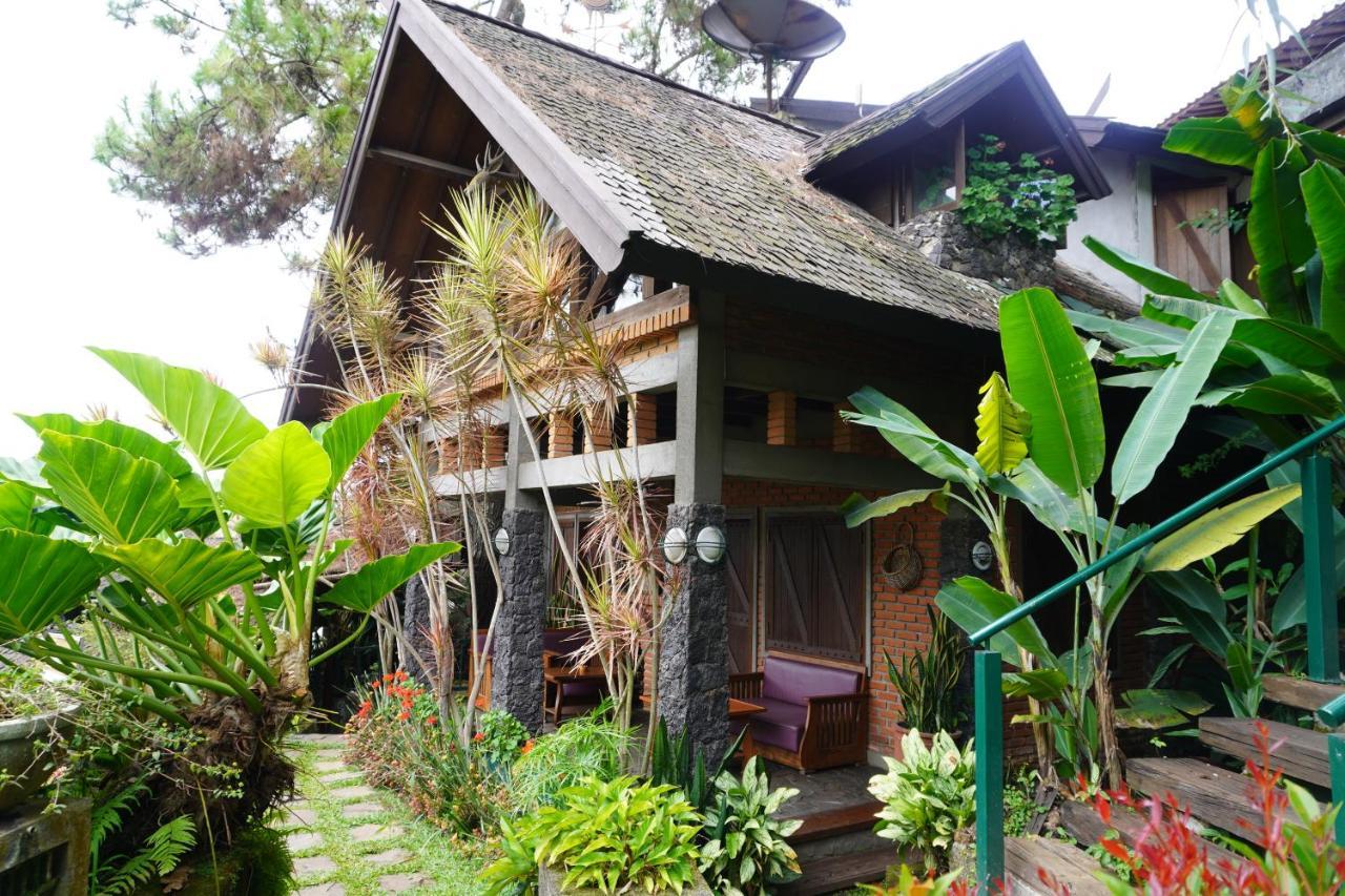 Rumah Stroberi Organic Farm & Family Lodge Лембанг Экстерьер фото