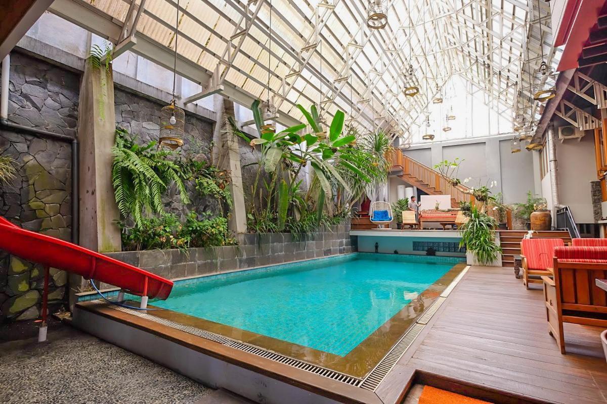 Rumah Stroberi Organic Farm & Family Lodge Лембанг Экстерьер фото