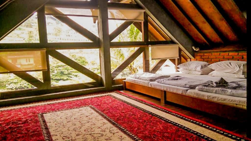 Rumah Stroberi Organic Farm & Family Lodge Лембанг Экстерьер фото